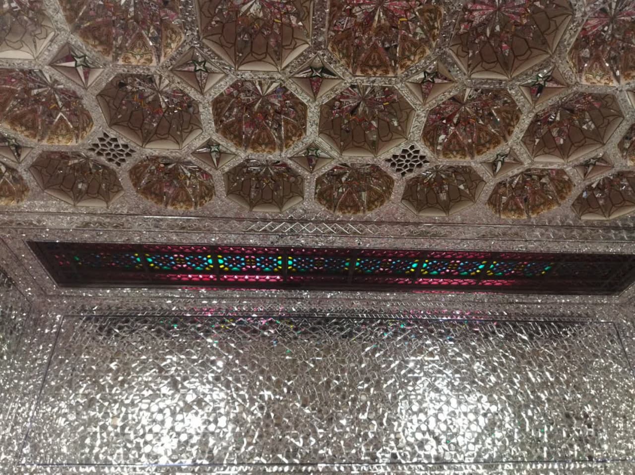چه طرح هایی روی دیوار مسجد می توان به کار برد؟