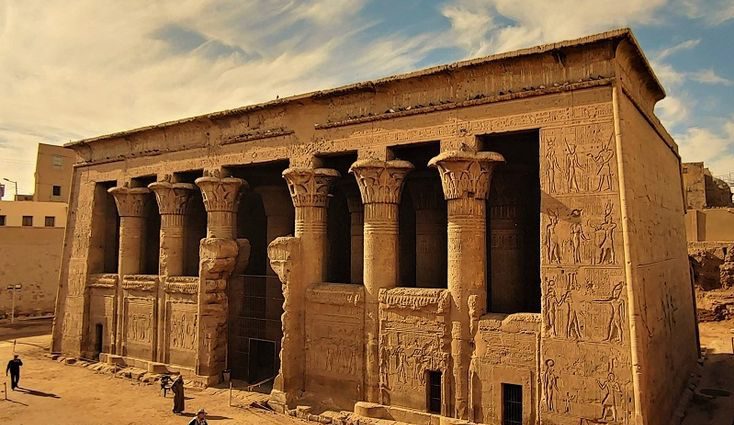 جزئیات هنری و معماری نمای مصری